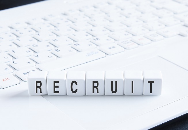RECRUIT白cube
